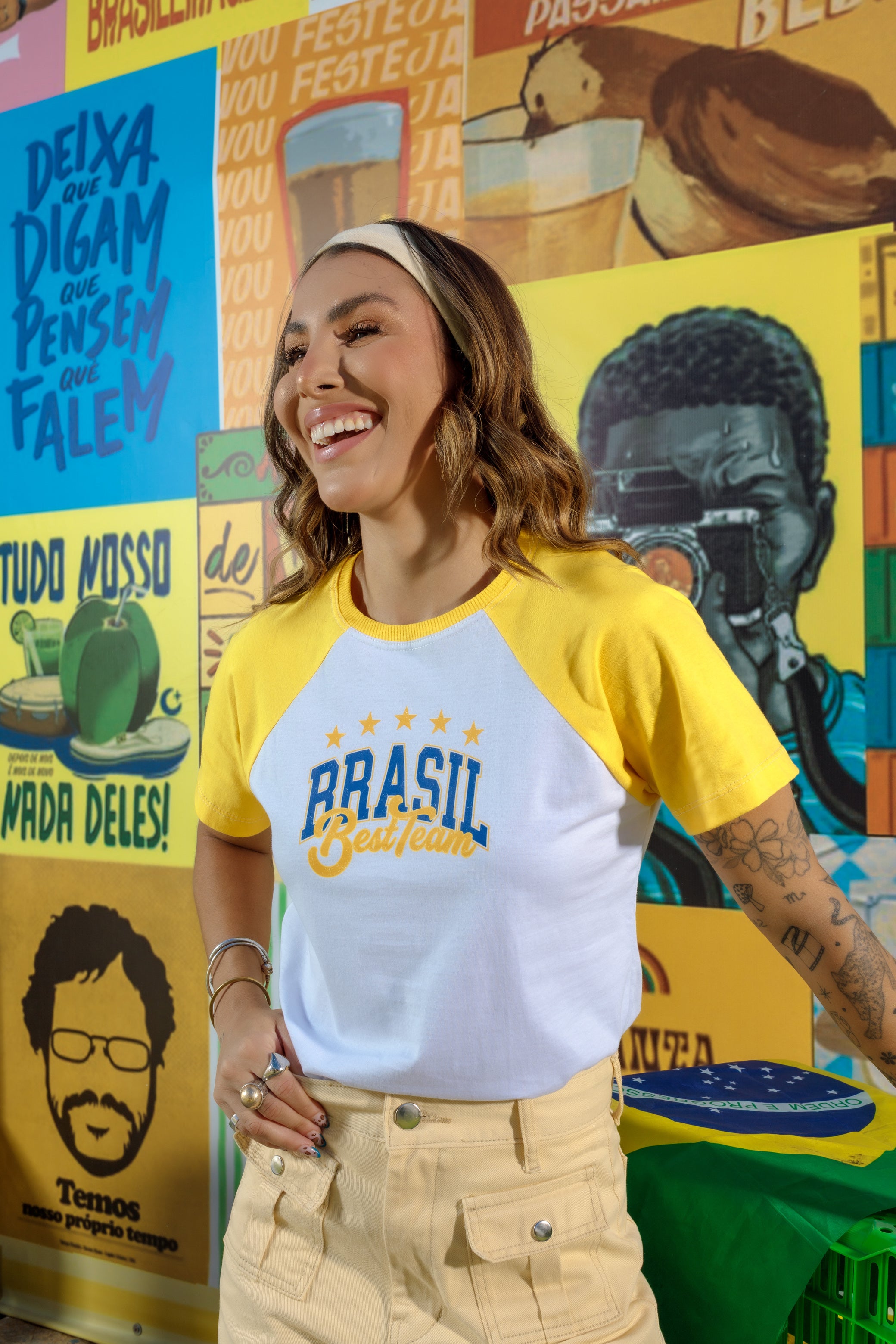 Camiseta Feminina do Brasil na Banco e Amarelo