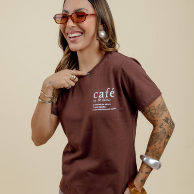 Camiseta Feminina Marrom com frase "café"