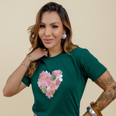Camiseta Feminina Estampa de Coração Verde Escuro