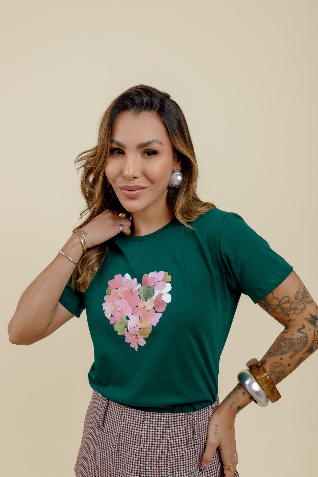 Camiseta Feminina Estampa de Coração Verde Escuro