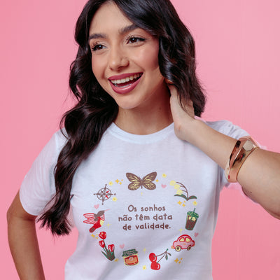 Camiseta Feminina com frase "Os sonhos não têm data de validade"