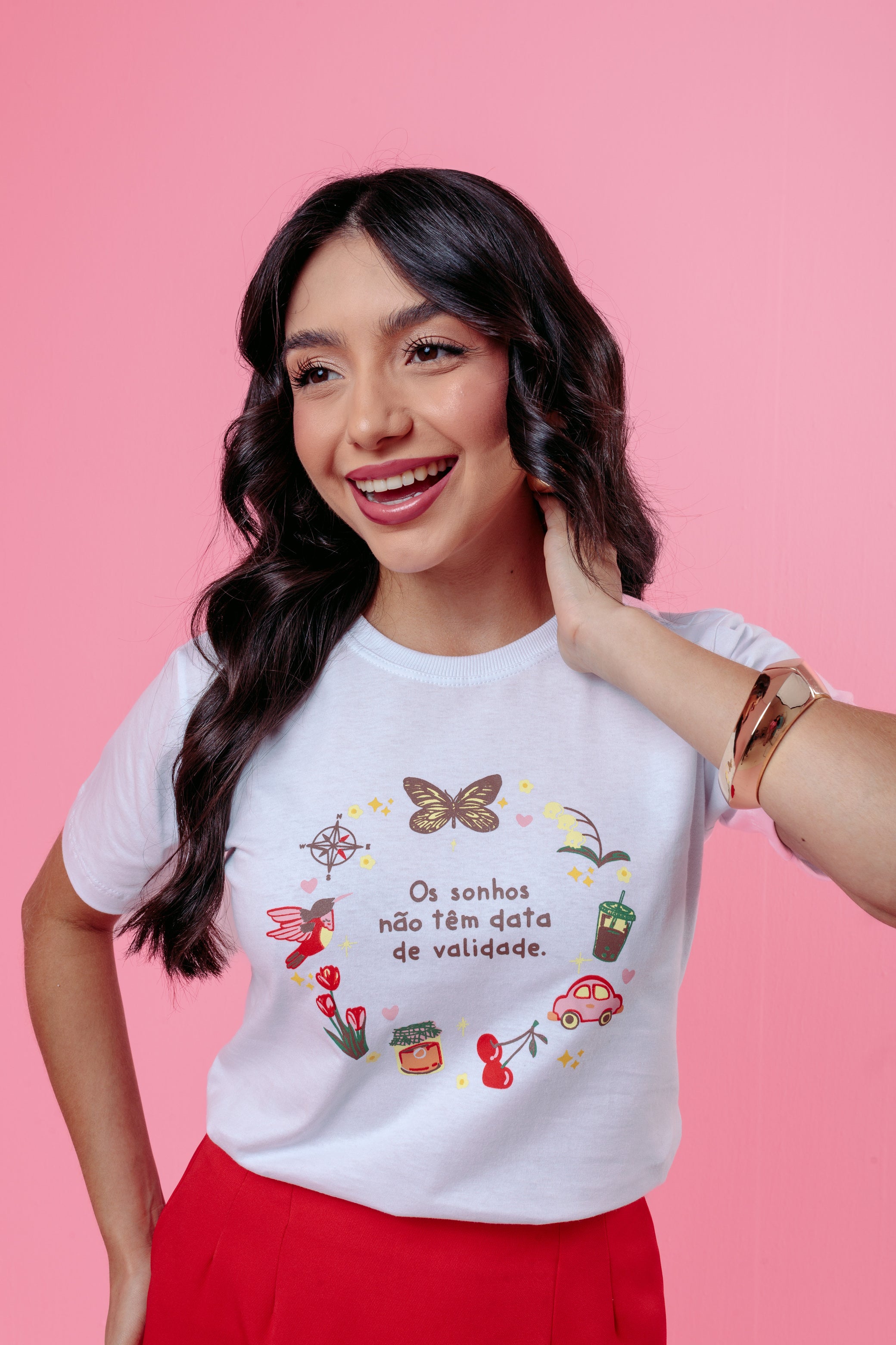 Camiseta Feminina com frase "Os sonhos não têm data de validade"