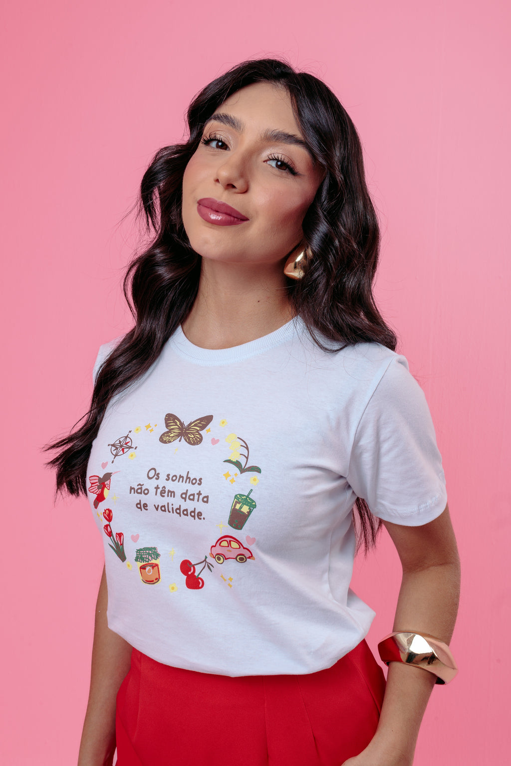 Camiseta Feminina com frase "Os sonhos não têm data de validade"