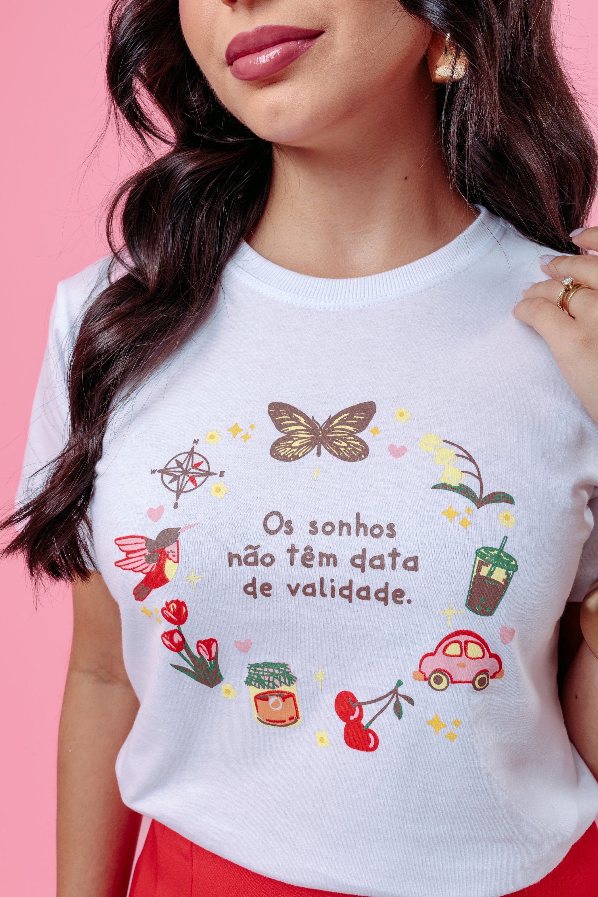 Camiseta Feminina com frase "Os sonhos não têm data de validade"