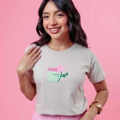 Camiseta Feminina com frase "You Look Pretty Today" na Cor Marfim