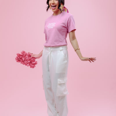 Camiseta Feminina Rosa Frase “Deus é e Sempre Será Deus”