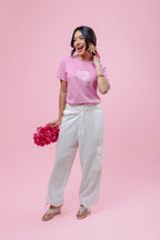 Camiseta Feminina Rosa Frase “Deus é e Sempre Será Deus”