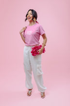Camiseta Feminina Rosa Frase “Deus é e Sempre Será Deus”