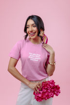 Camiseta Feminina Rosa Frase “Deus é e Sempre Será Deus”