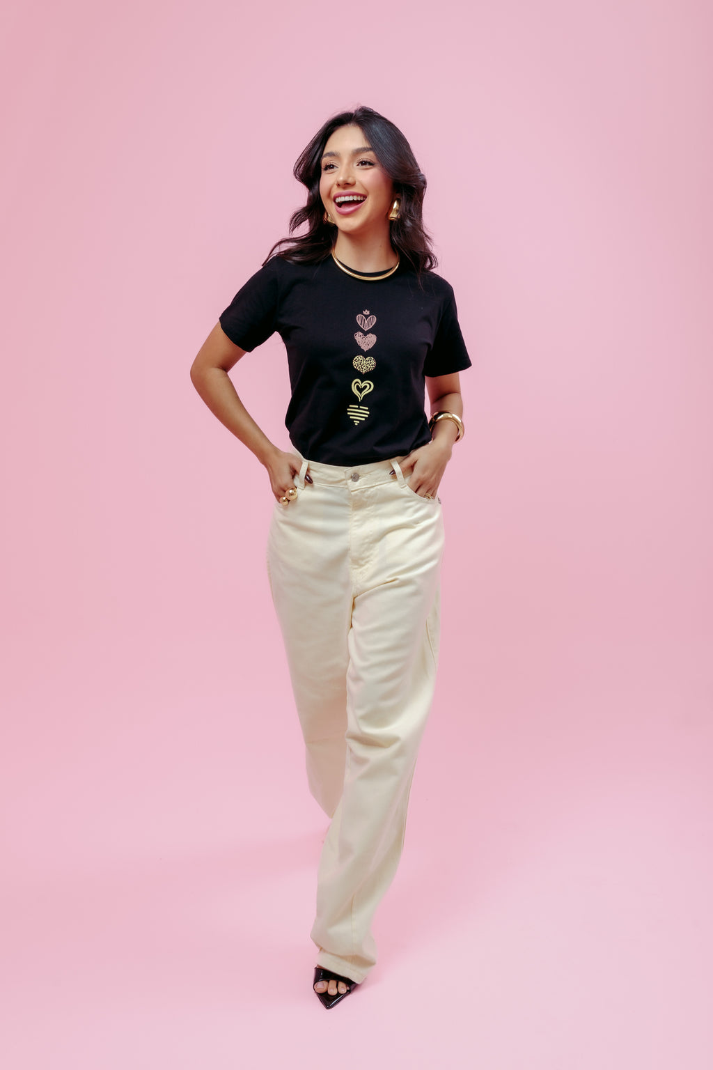 Camiseta Feminina Preta Estampa 3 Corações