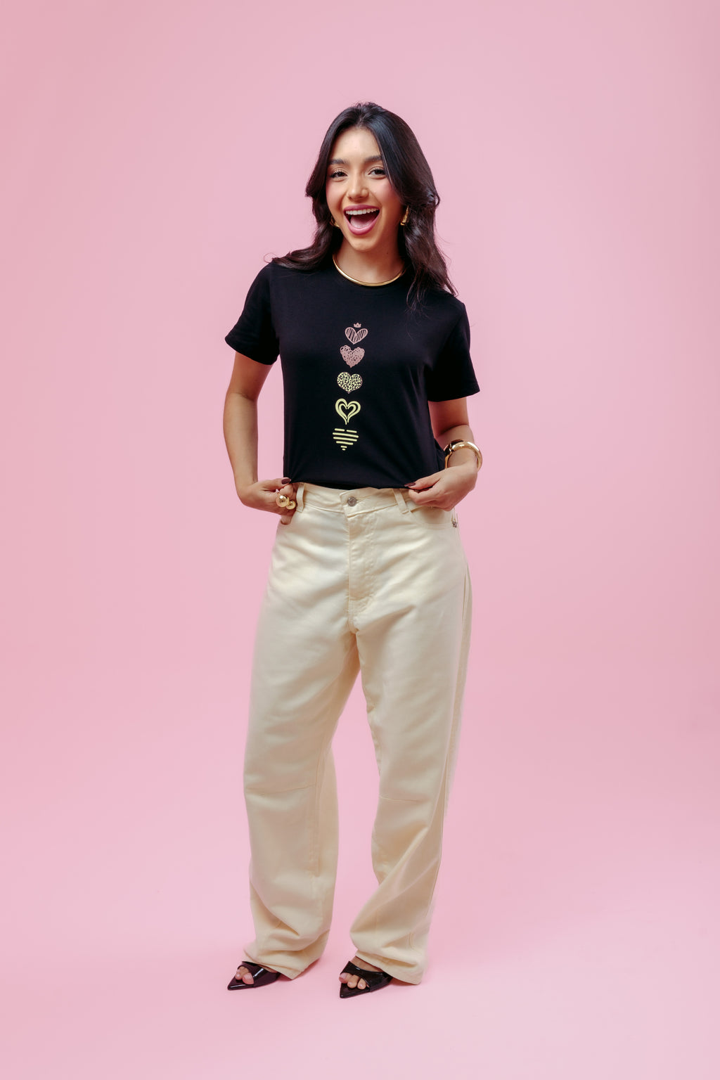 Camiseta Feminina Preta Estampa 3 Corações