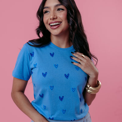 Camiseta Feminina Estampa de Corações Cor Azul