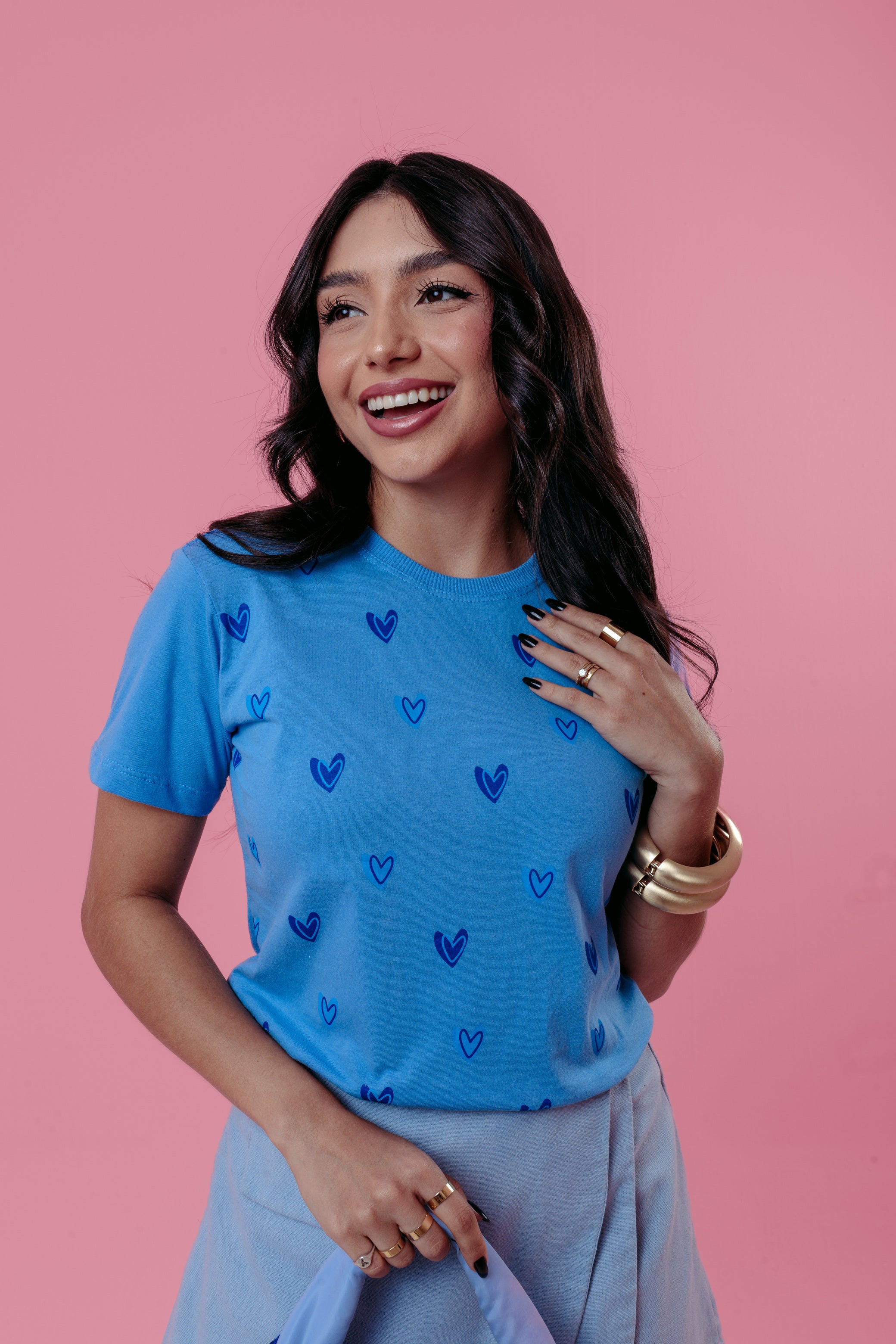 Camiseta Feminina Estampa de Corações Cor Azul